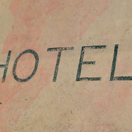 Hotel Du Commerce Pont-Saint-Esprit Luaran gambar